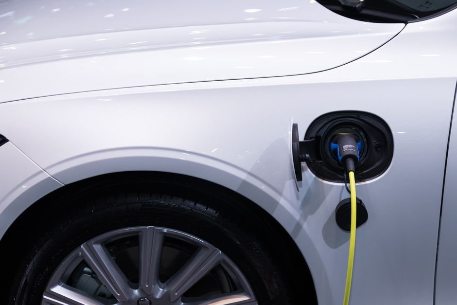 Hybrid or EV in 2026? What the Sales Data Actually Shows