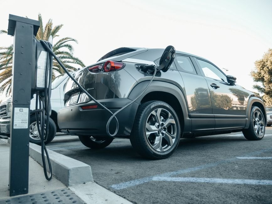 Macan Electric vs Cayenne Electric: Worth It in 2026?