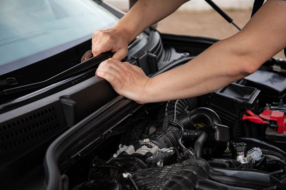 EV Maintenance Costs vs Gas and Hybrids: Who Really Wins?