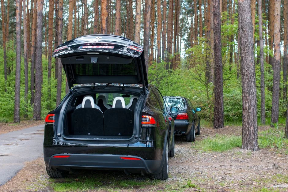 Highlander EV vs Kia EV9: Which 3-Row SUV Wins Now?