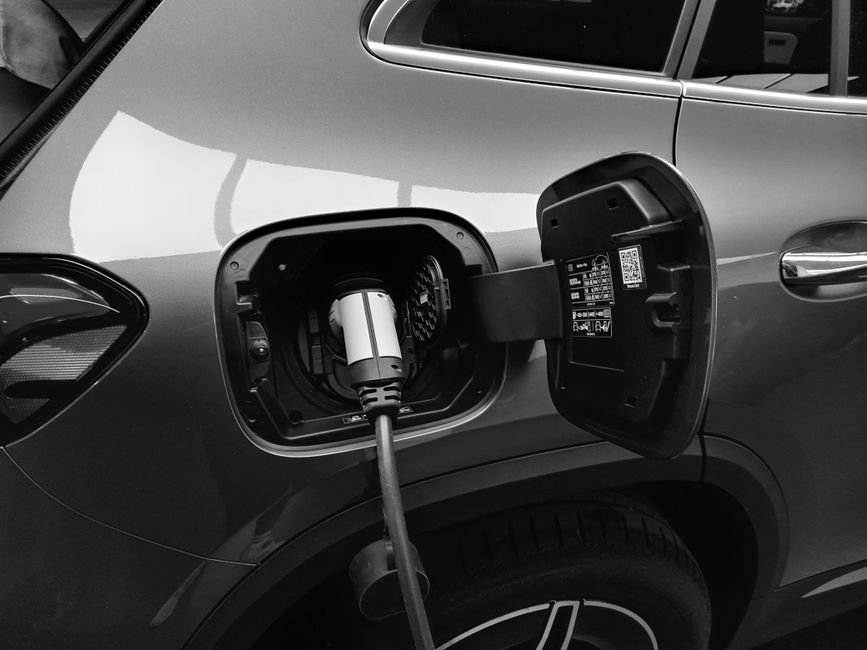 Is the RAV4 Plug-In Hybrid Worth $9,570 More?