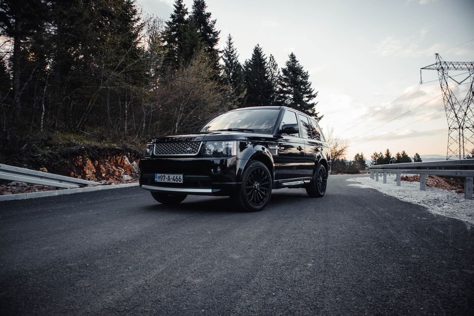 Range Rover Electric vs Gas: Is $25K Worth It?