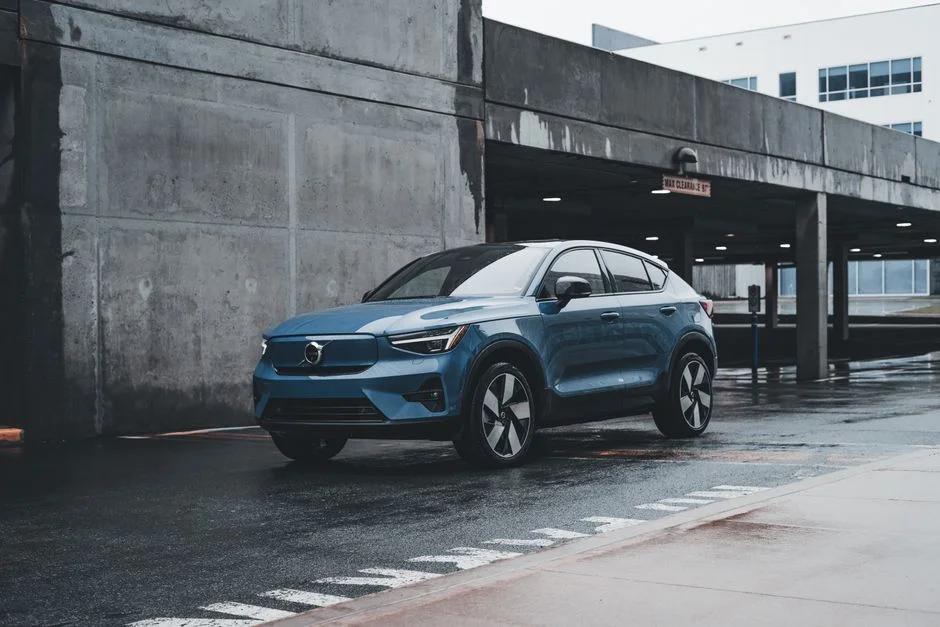 Volvo EX40 Discontinued: Buy the Last One or Wait?