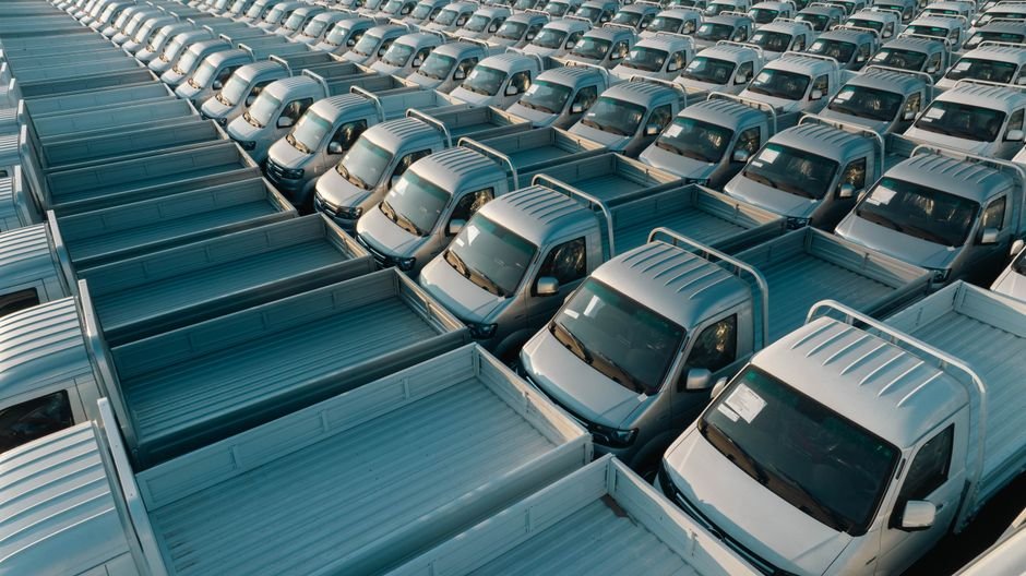 Is Rivian R1 Financing Better at 1.99% or 3.99%?