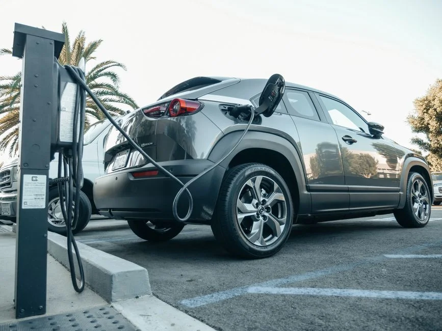 Lucid Gravity Discount Hits $13K: Beats the Rivian R1S?