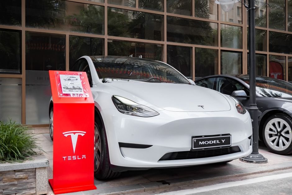 Tesla Model Y Wait Times Hit 5 Months: Which Trim to Buy Now?